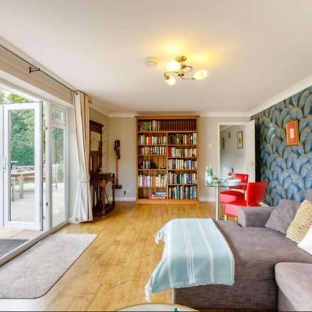 Вилла The Nook Located In A Beautiful Garden Setting With Parking Стратфорд-апон-Эйвон Экстерьер фото