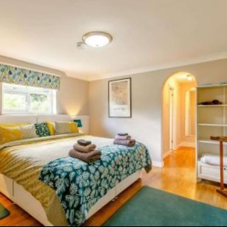 Вилла The Nook Located In A Beautiful Garden Setting With Parking Стратфорд-апон-Эйвон Экстерьер фото