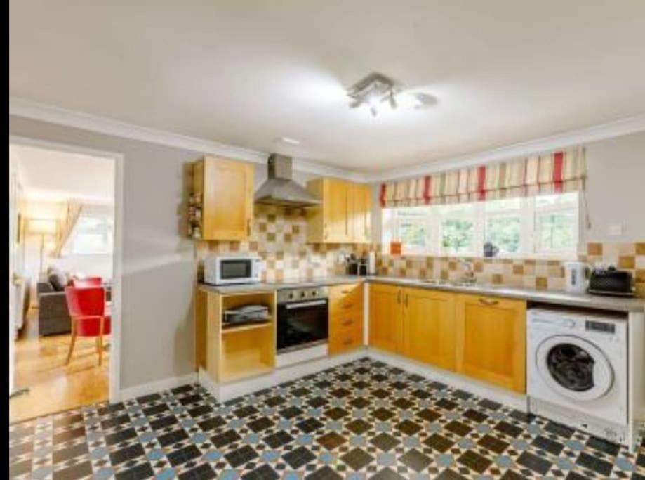 Вилла The Nook Located In A Beautiful Garden Setting With Parking Стратфорд-апон-Эйвон Экстерьер фото