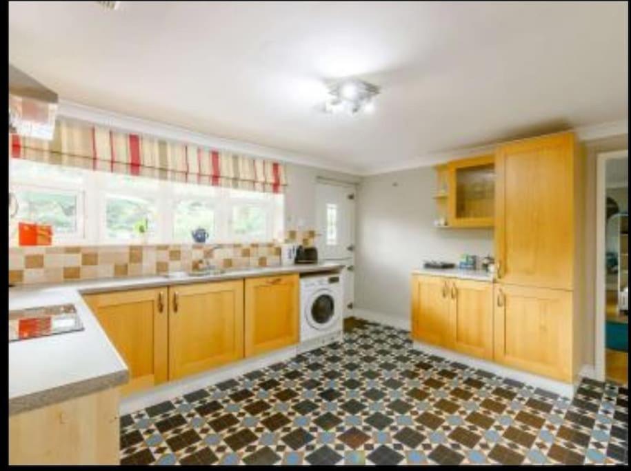 Вилла The Nook Located In A Beautiful Garden Setting With Parking Стратфорд-апон-Эйвон Экстерьер фото