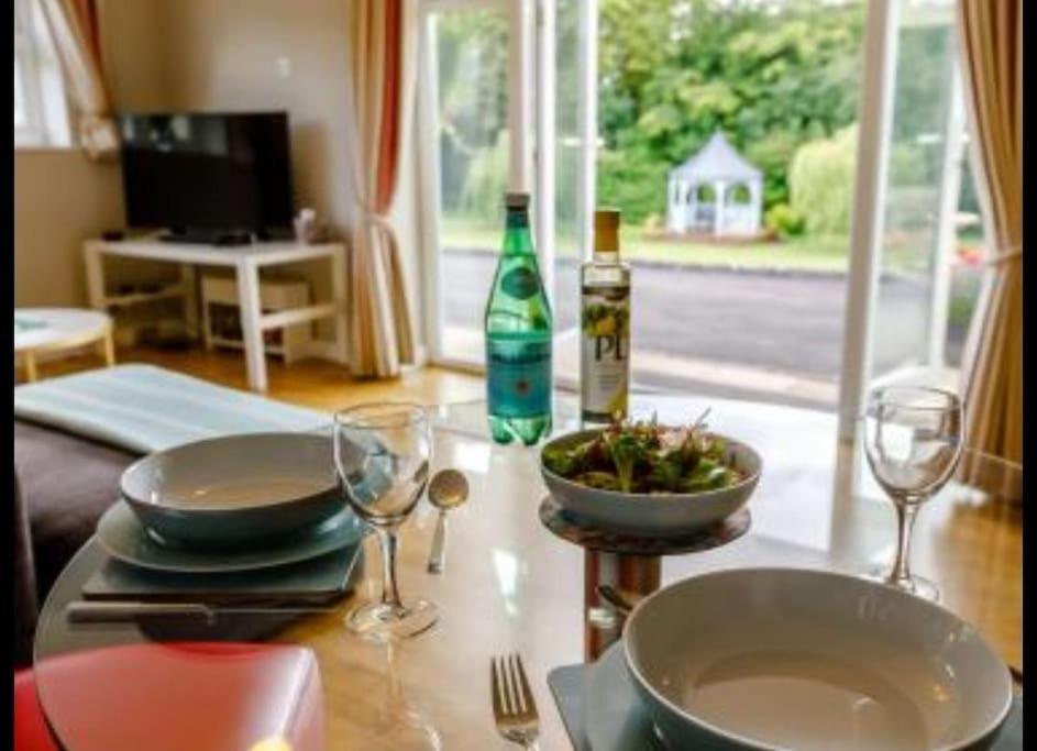 Вилла The Nook Located In A Beautiful Garden Setting With Parking Стратфорд-апон-Эйвон Экстерьер фото