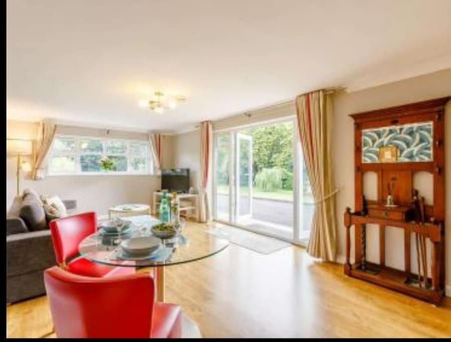 Вилла The Nook Located In A Beautiful Garden Setting With Parking Стратфорд-апон-Эйвон Экстерьер фото