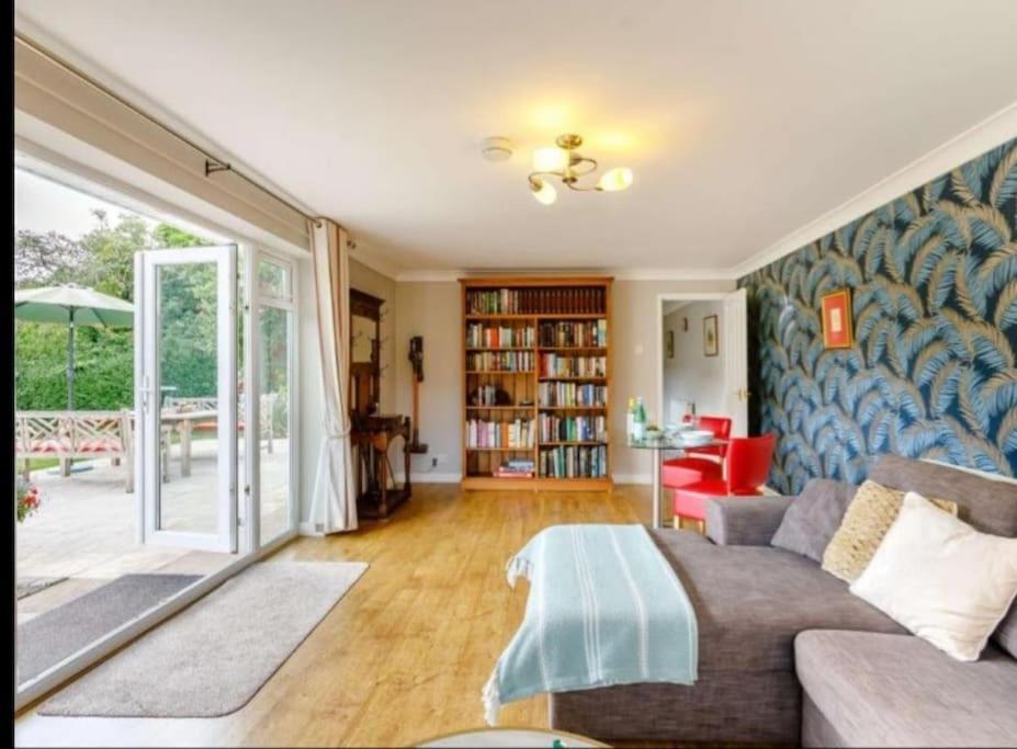 Вилла The Nook Located In A Beautiful Garden Setting With Parking Стратфорд-апон-Эйвон Экстерьер фото